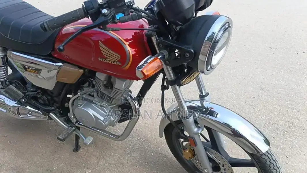 Honda CBR 150cc Sport Motorcycle - 2025 Red Edition