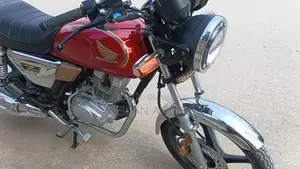 Photo - Honda CBR 150cc Sport Motorcycle - 2025 Red Edition