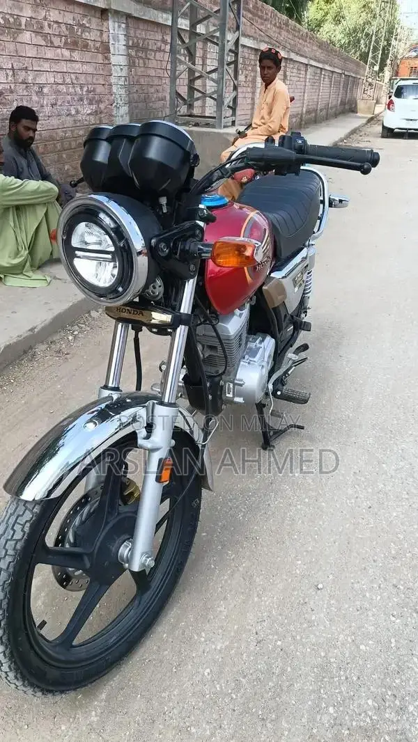 Honda CBR 150cc Sport Motorcycle - 2025 Red Edition