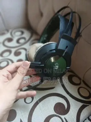 Bloody J437 Headphones with VR Box and Tablet Accessories