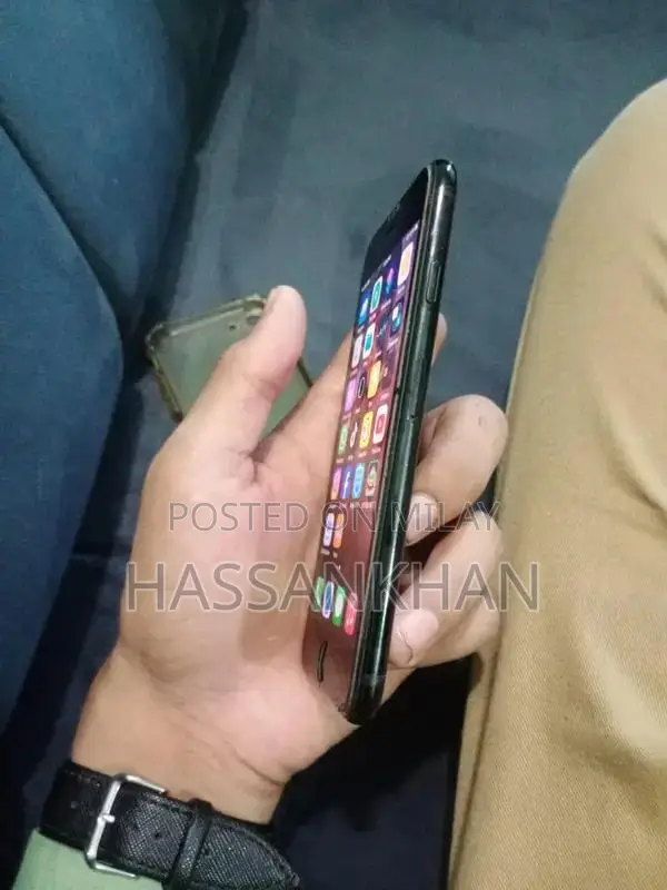 Apple Smartphone 256GB Storage Water-Resistant Excellent Condition