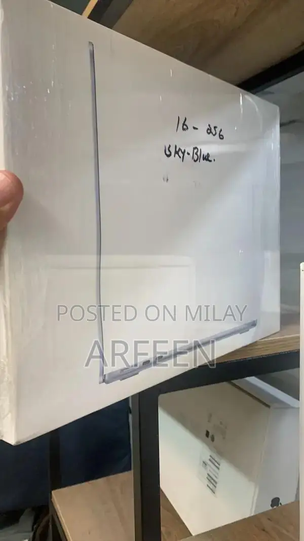 Apple MacBook Air 13.6-inch with M4 Chip Ultraportable Laptop