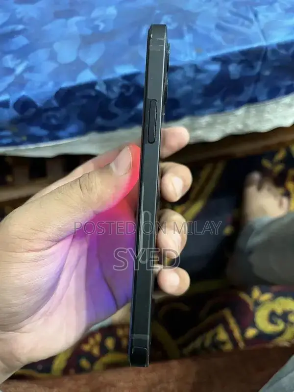 Apple iPhone 12 64GB Smartphone Excellent Condition