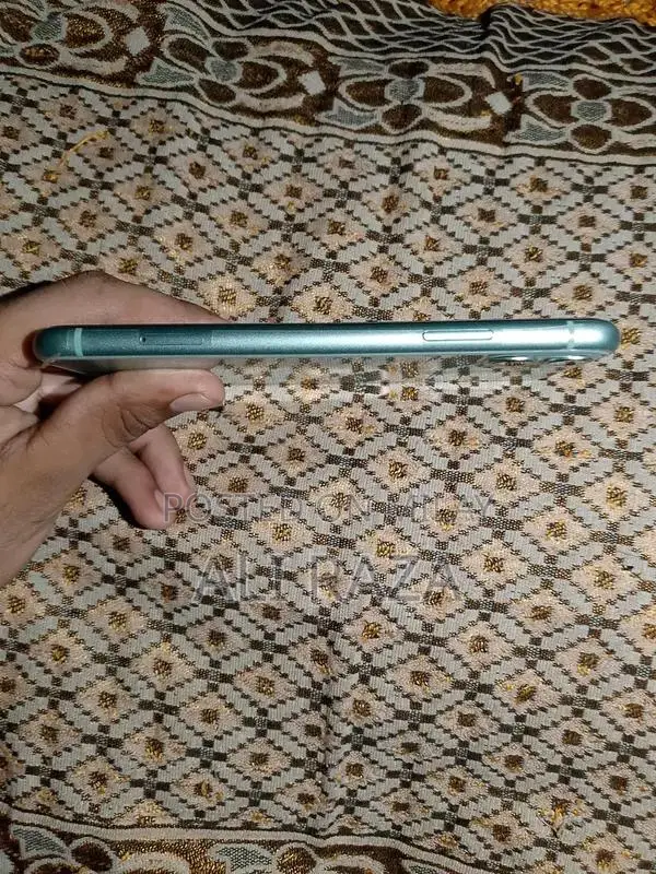 Apple iPhone 11 128GB Pristine Condition Unlocked Smartphone