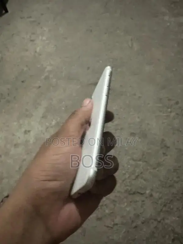 Apple iPhone SE 64GB PTA Approved Smartphone