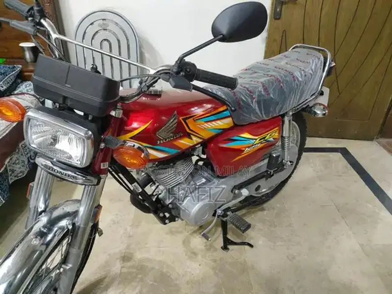 Honda CG 125 Motorcycle - 2026 Model Motorcycle