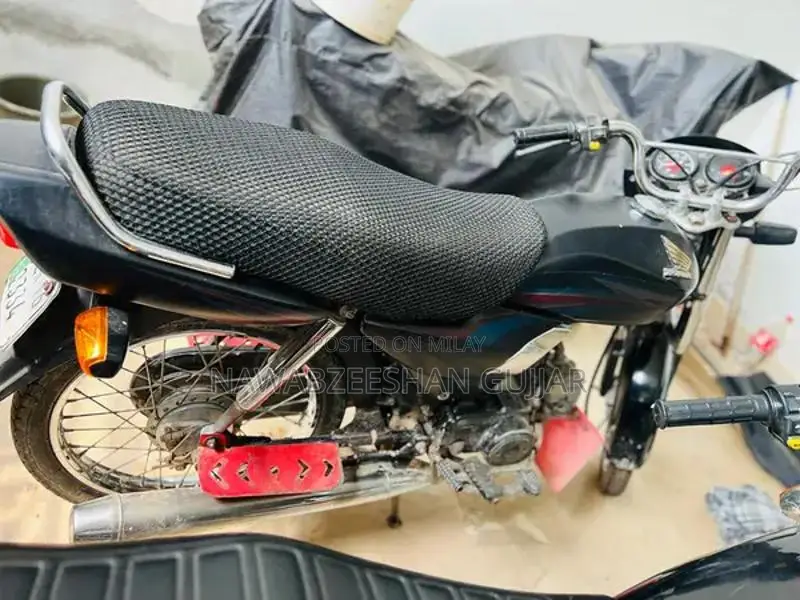 Honda CD Dream 70 Motorcycle - Pristine Condition Low Mileage