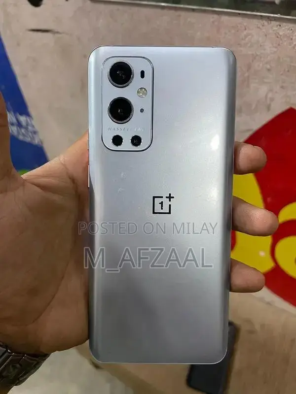 OnePlus 9 Pro 5G Smartphone with High-End Specifications
