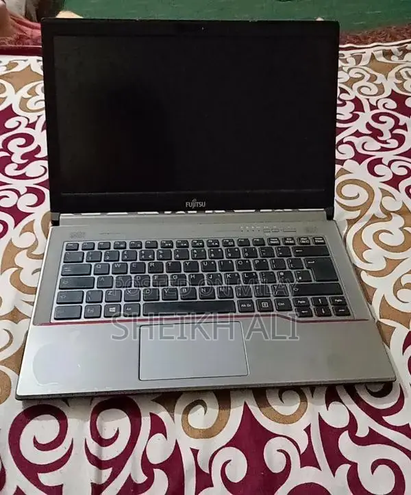 Fujitsu Business Laptop - 4th Gen Intel Core i5 Windows 22H2