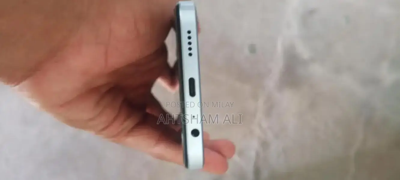 Honor Compact Mobile Device - Budget-Friendly Smartphone