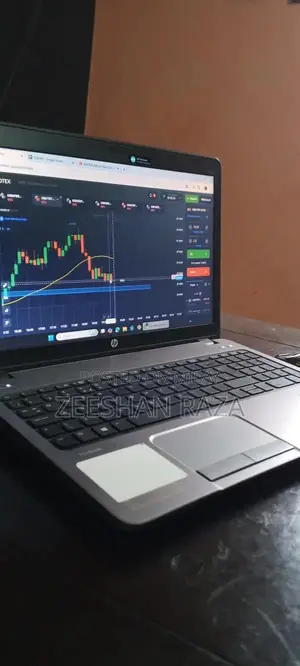 Photo - HP ProBook 450 Business Laptop - Core i3, 8GB RAM, 256GB SSD