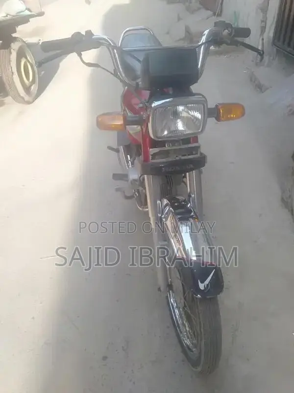 Honda CD 70 Motorcycle - Classic Commuter Bike