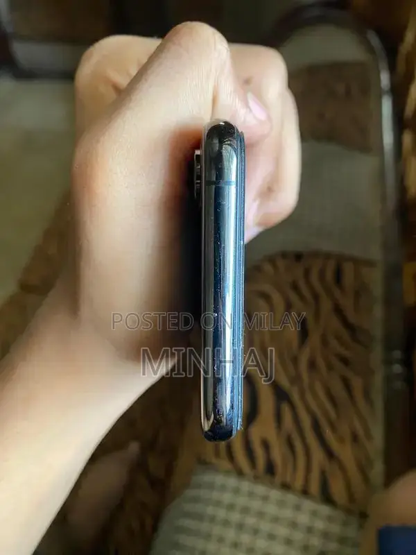 Apple iPhone XS 64GB Non-PTA Smartphone with Good Condition