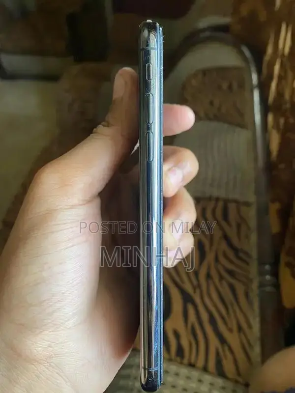 Apple iPhone XS 64GB Non-PTA Smartphone with Good Condition