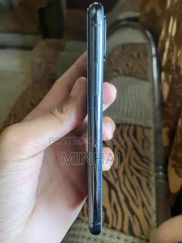 Apple iPhone XS 64GB Non-PTA Smartphone with Good Condition