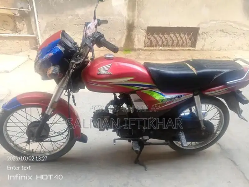 Honda CD 70 Dream Motorcycle - Reliable City Commuter