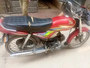 Honda CD 70 Dream Motorcycle - Reliable City Commuter