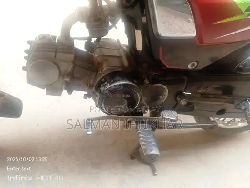 Honda CD 70 Dream Motorcycle - Reliable City Commuter