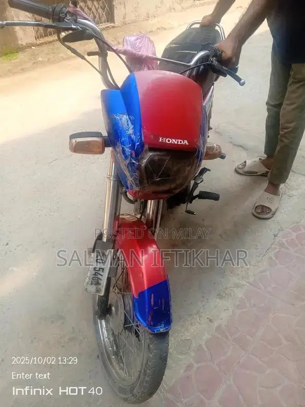 Honda CD 70 Dream Motorcycle - Reliable City Commuter