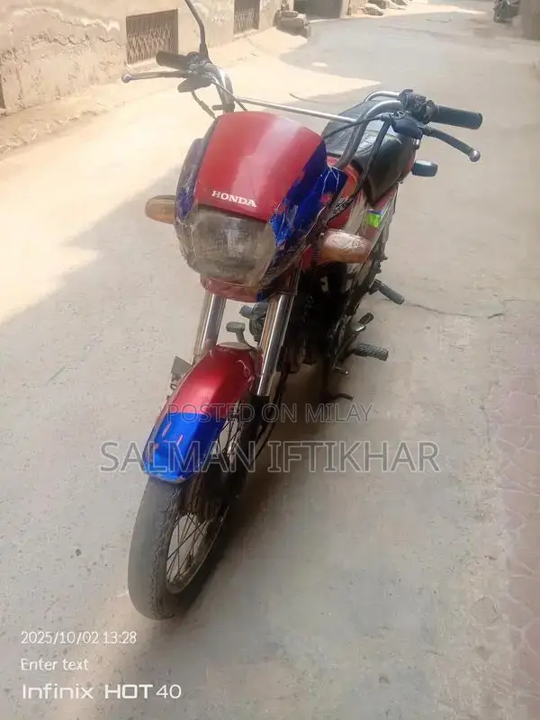 Honda CD 70 Dream Motorcycle - Reliable City Commuter