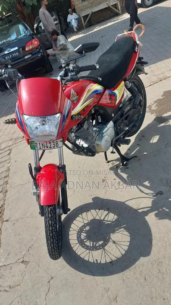 Honda CG 125 Delux Motorcycle - Low Mileage Commuter Bike