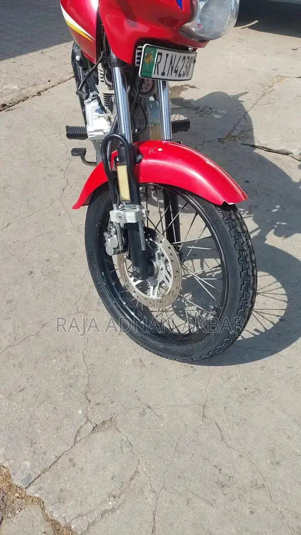 Honda CG 125 Delux Motorcycle - Low Mileage Commuter Bike