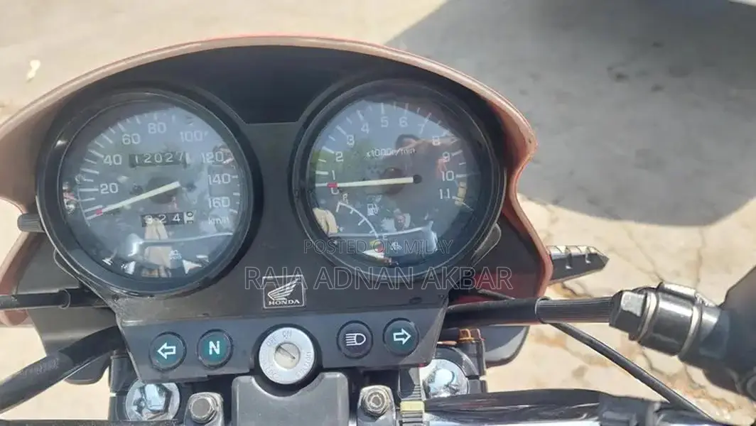 Honda CG 125 Delux Motorcycle - Low Mileage Commuter Bike