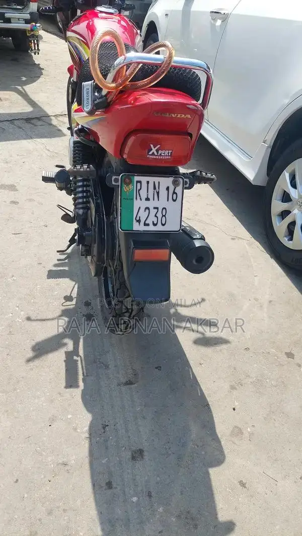 Honda CG 125 Delux Motorcycle - Low Mileage Commuter Bike