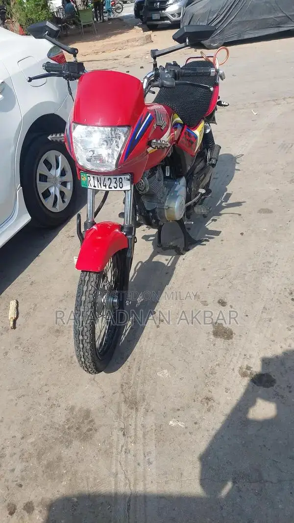 Honda CG 125 Delux Motorcycle - Low Mileage Commuter Bike