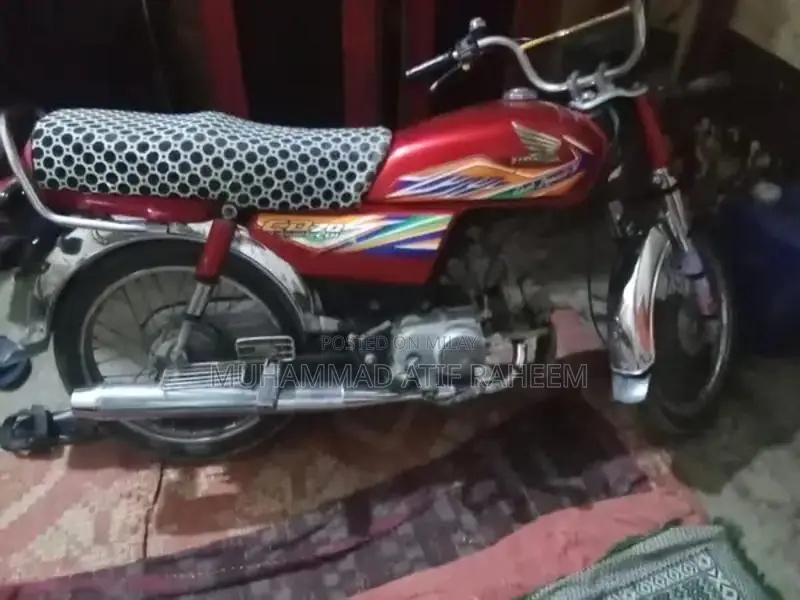 Honda CD 70 Motorcycle - Red, Model 2020-2021