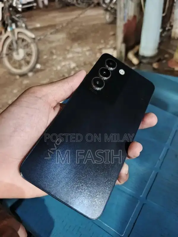 Vivo Y100 Smartphone with Minor Screen Line, Excellent Condition