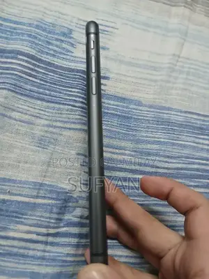 Apple iPhone 11 64GB Refurbished Smartphone