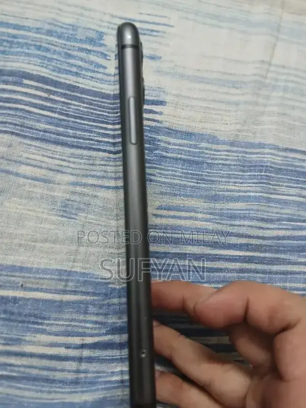 Apple iPhone 11 64GB Refurbished Smartphone