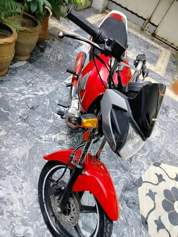 Honda CB125F Motorcycle - Excellent Condition Urban Commuter