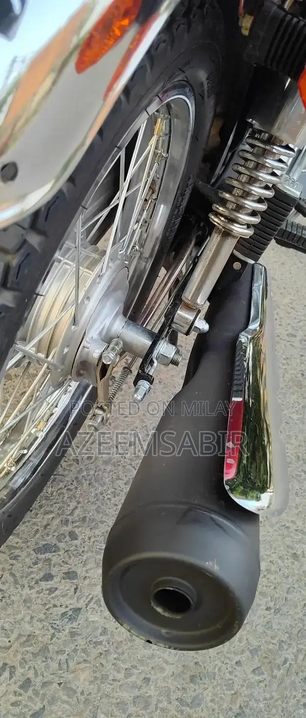 Honda 125cc Motorcycle - Lightly Used, Near New Condition