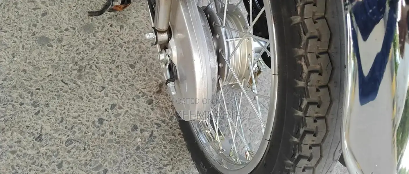 Honda 125cc Motorcycle - Lightly Used, Near New Condition