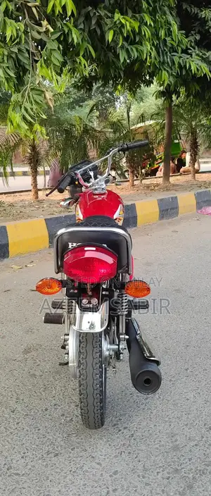 Honda 125cc Motorcycle - Lightly Used, Near New Condition