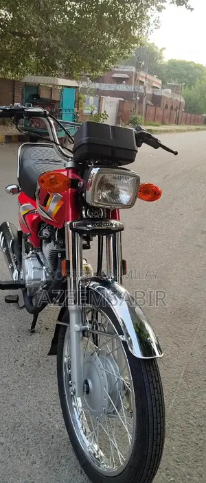 Honda 125cc Motorcycle - Lightly Used, Near New Condition