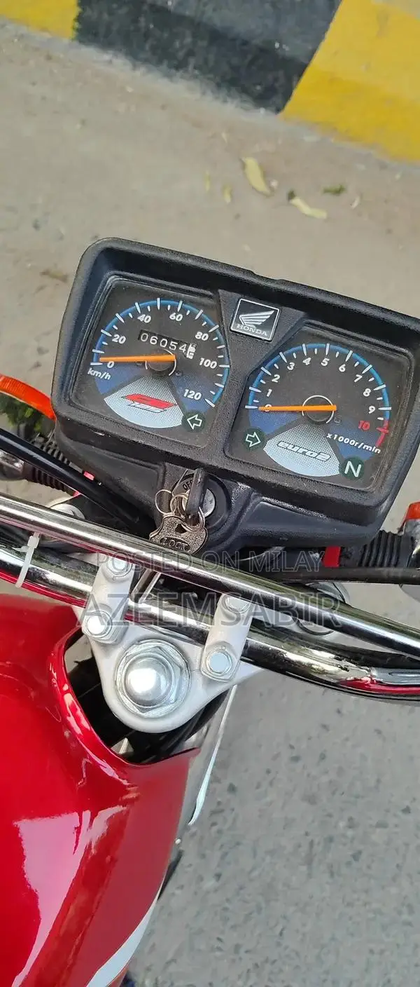 Honda 125cc Motorcycle - Lightly Used, Near New Condition