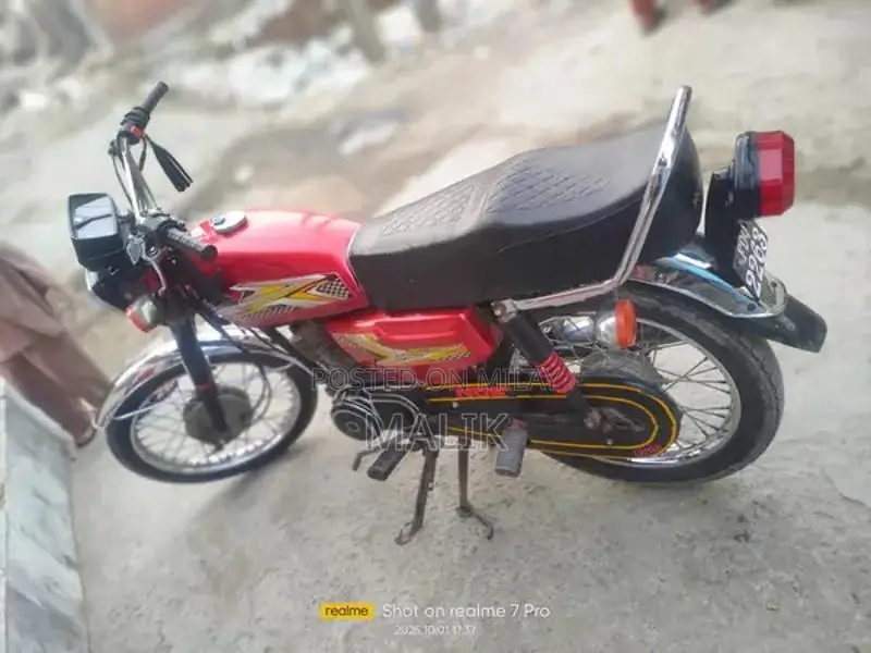 Honda 125cc Motorcycle in Excellent Condition