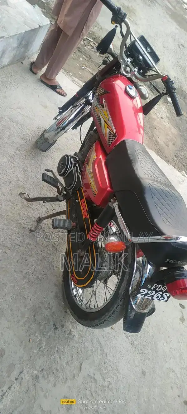 Honda 125cc Motorcycle in Excellent Condition