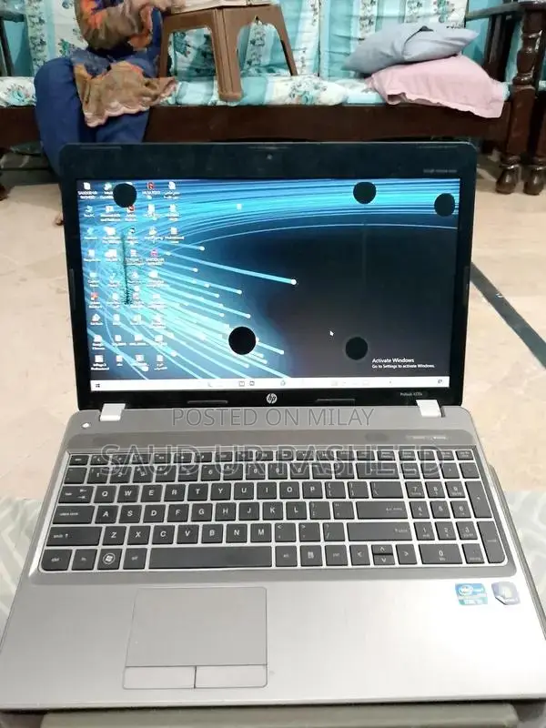 HP Core i3 Laptop with SSD - Minor Screen Issue