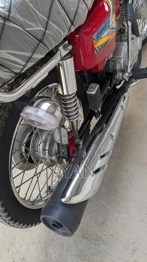 Honda 125cc Motorcycle - Low Mileage Genuine Bike