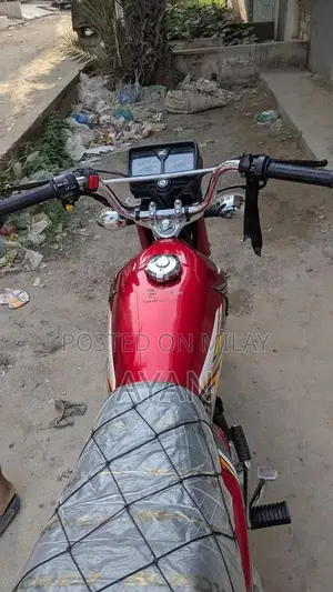 Honda 125cc Motorcycle - Low Mileage Genuine Bike