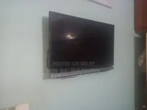 Used Toshiba LCD TV with Remote and Wall Mount