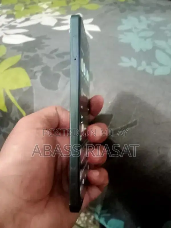 OPPO Reno11 F Smartphone - Pristine Condition Full Accessory Pack