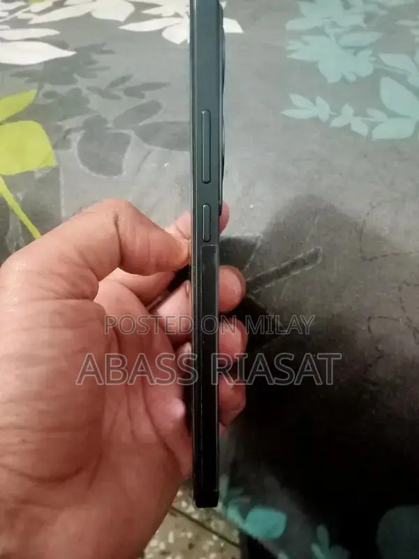 OPPO Reno11 F Smartphone - Pristine Condition Full Accessory Pack