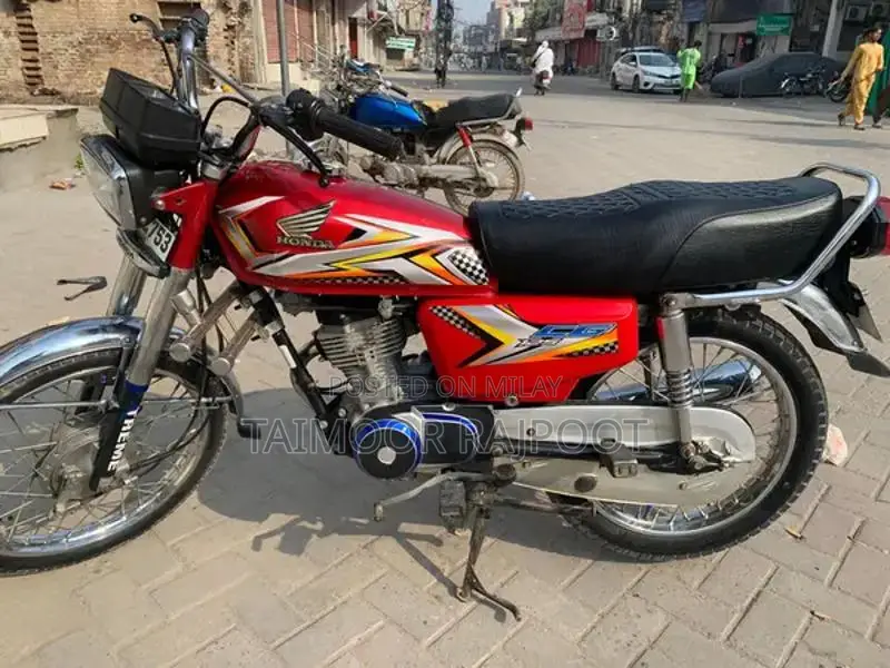 Honda 125cc Motorcycle 2023 Model - Reliable City Commuter