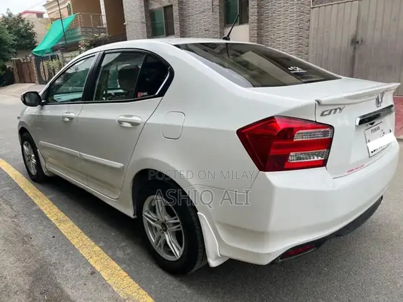 Honda City i-VTEC Sedan Prosmetic Genuine Car