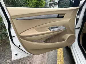 Honda City i-VTEC Sedan Prosmetic Genuine Car